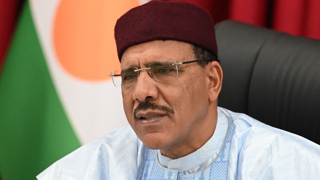 La junta militar de Níger procesará al presidente derrocado Mohamed Bazoum por traición