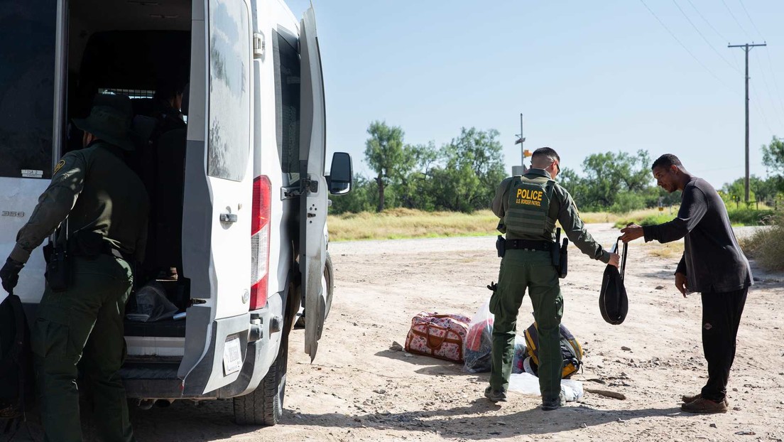 Rescatan en México a 231 migrantes que viajaban hacinados en un tráiler