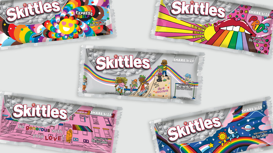 Critican a Skittles por los nuevos diseños LGBTQ+ de su bolsa de caramelos