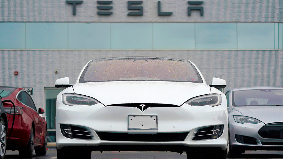Tesla lanza modelos más baratos de sus vehículos para aumentar las ventas