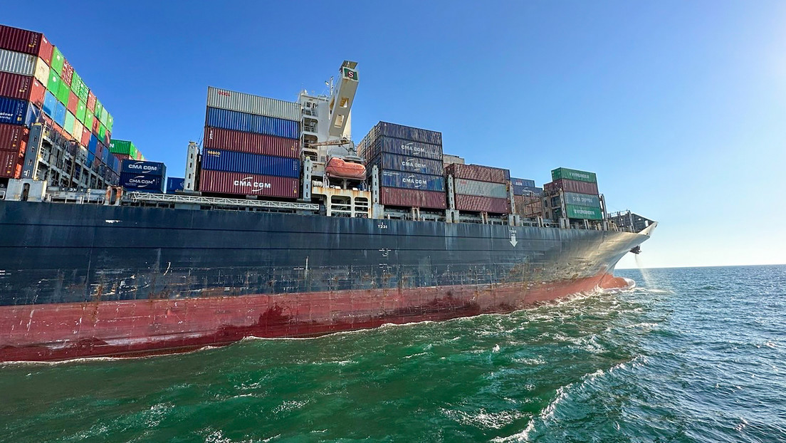 Un buque portacontenedores deja el puerto de Odesa en Ucrania