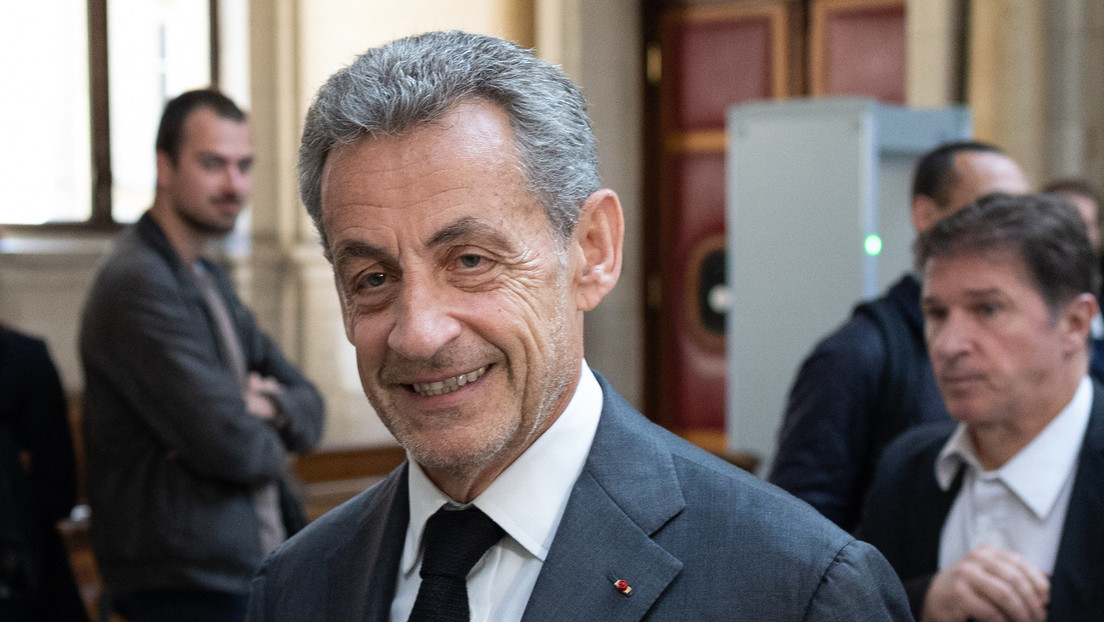 Sarkozy cree que el regreso de Crimea a Ucrania es "ilusorio"