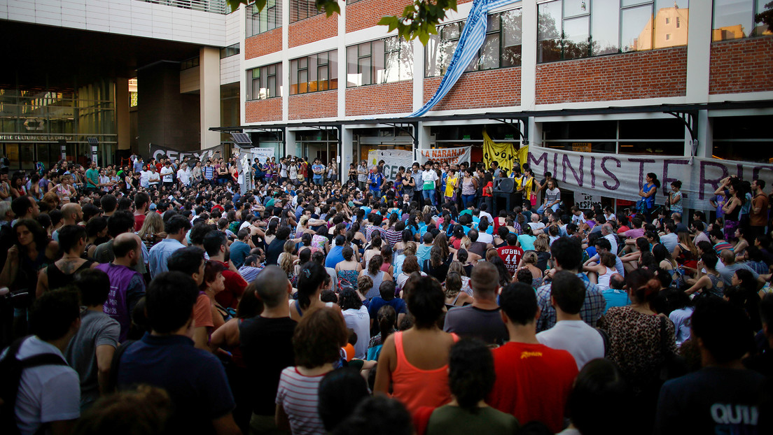 Javier Milei amenaza con eliminar el Ministerio de Ciencia en Argentina y estalla la polémica