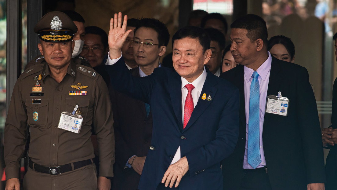Arrestan al ex primer ministro de Tailandia Thaksin Shinawatra al regresar a su país tras 15 años de exilio