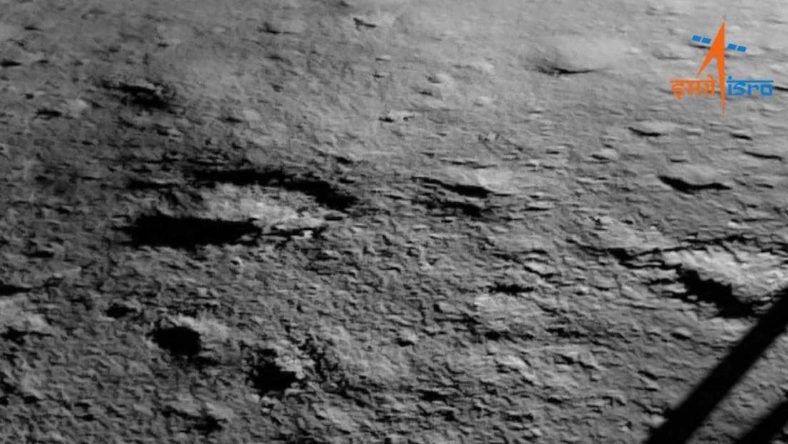 La primera imagen de la Luna tras el exitoso alunizaje de la misión india