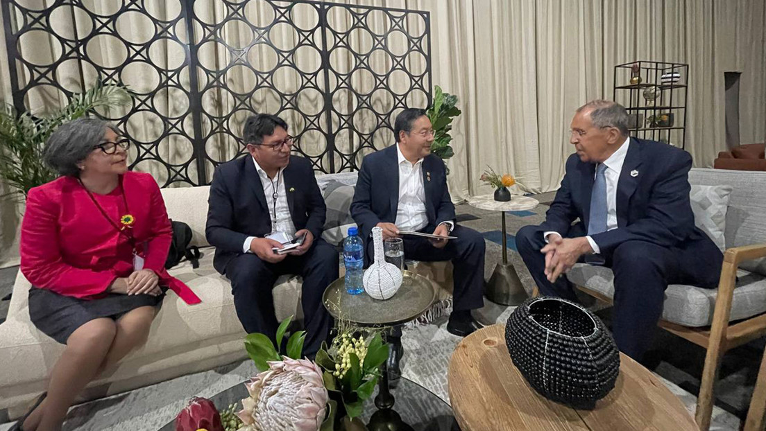 Lavrov se reúne con el presidente de Bolivia al margen de la Cumbre de los BRICS