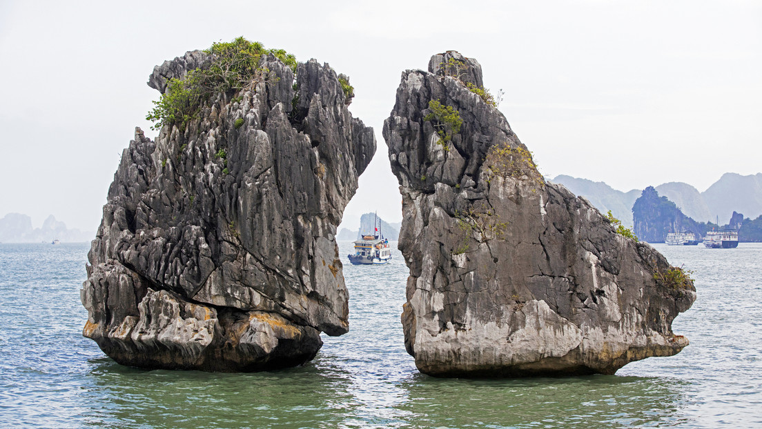 Emblemáticas Rocas que se besan de Vietnam están en riesgo de colapso