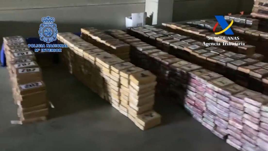 Oculto en cajas de banana: España incauta el alijo más grande de cocaína en su historia