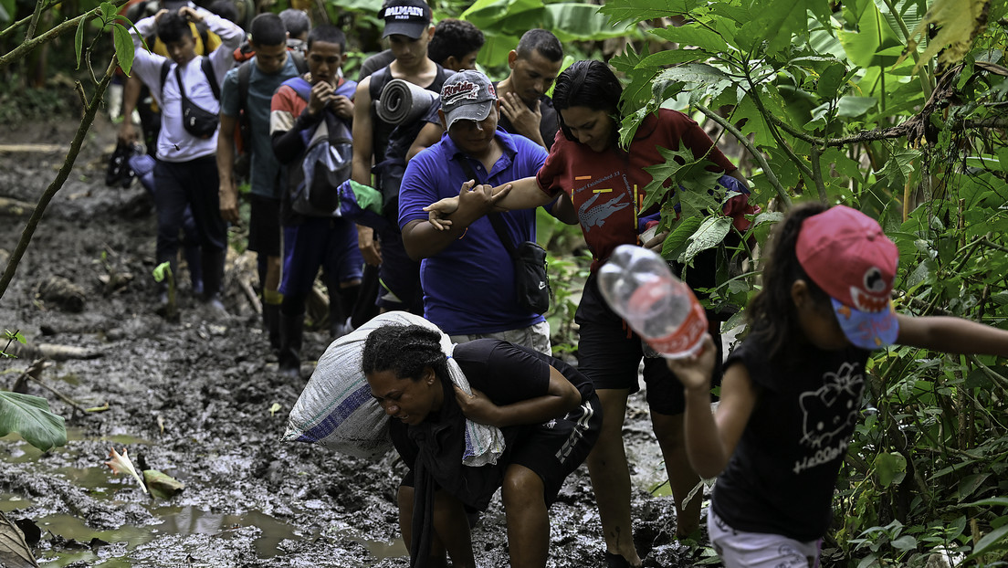 Panamá sopesa cerrar su frontera con Colombia ante la migración que cruza el Tapón del Darién