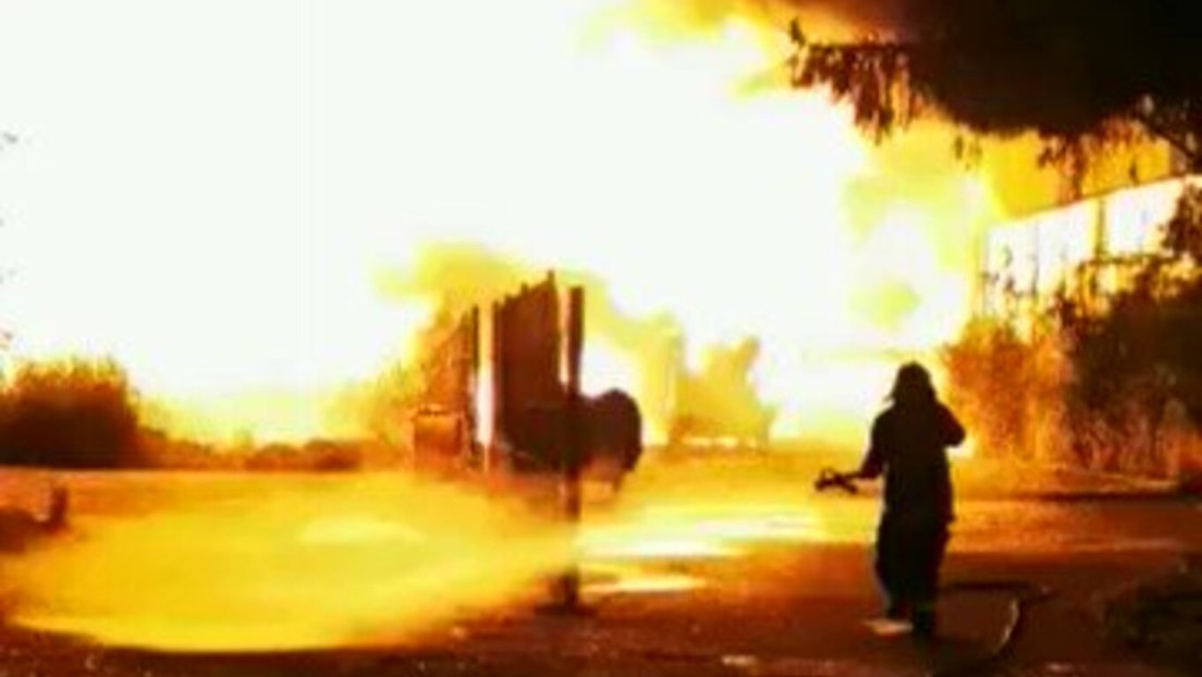 VIDEO: Incendio en un almacén de plásticos cerca de una fábrica de armas en Rumania