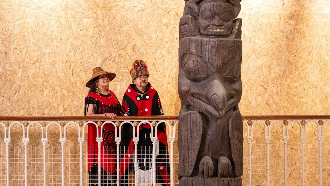 Escocia inicia la devolución de un tótem indígena robado hace un siglo en Canadá (FOTOS)