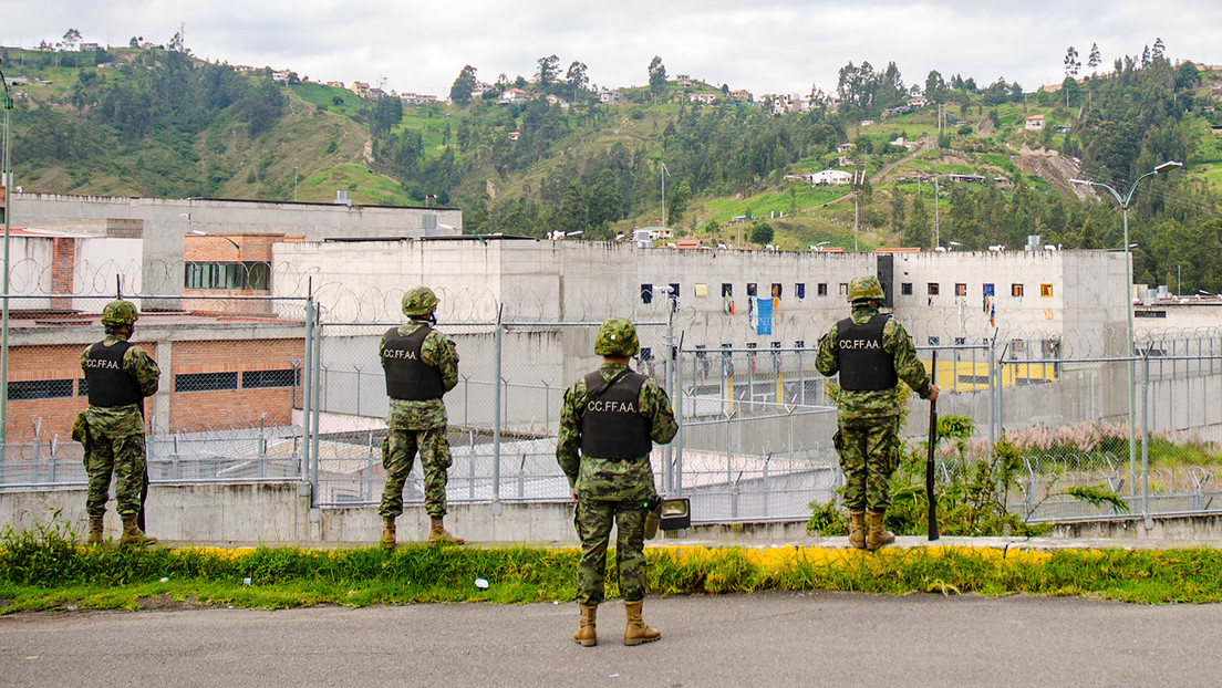 Confirman el secuestro de varios guardias por motín en una cárcel de Ecuador