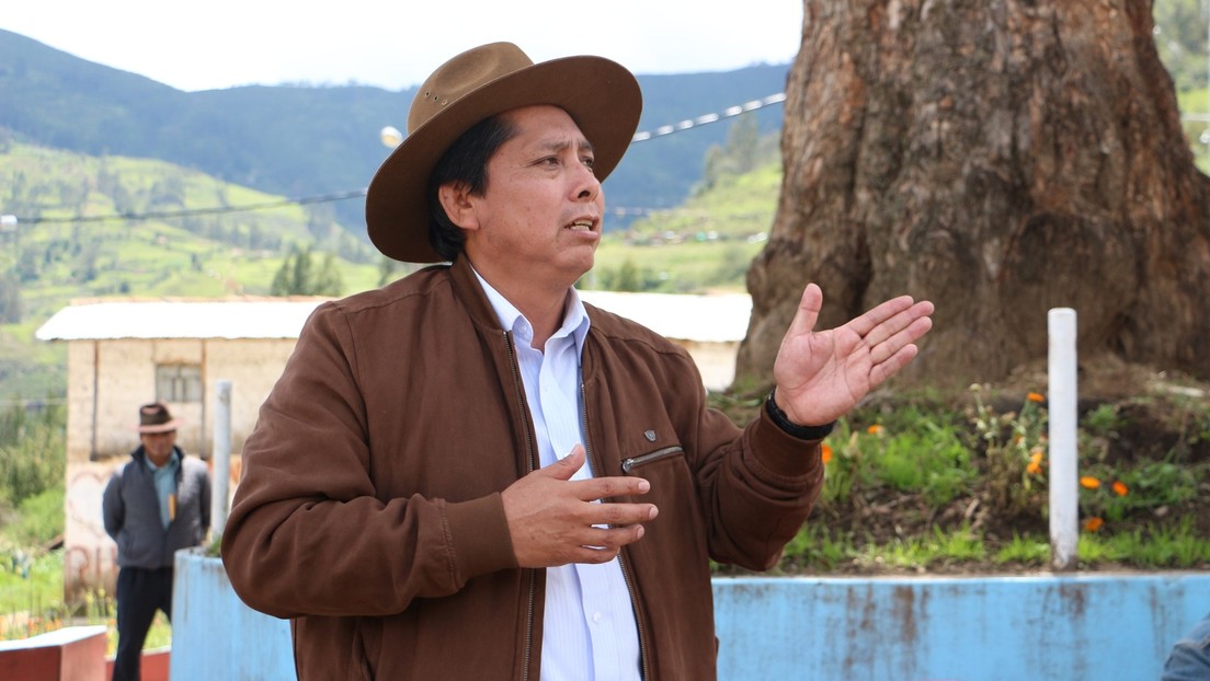 Congresista peruano promueve un proyecto de ley que anularía pensión alimenticia para su hija