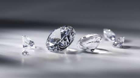 EE.UU. congela 26 millones de dólares en transferencias de fondos de empresas de diamantes de la India