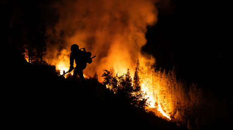 El incendio en la isla española de Tenerife triplica su extensión en tan solo 24 horas