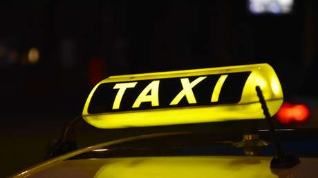 Un taxista ruso salva a una pasajera de 84 años de perder 3.000 dólares en una estafa