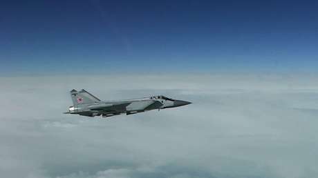Un caza ruso MiG-31 intercepta un avión de patrullaje noruego que se dirigía a las fronteras de Rusia