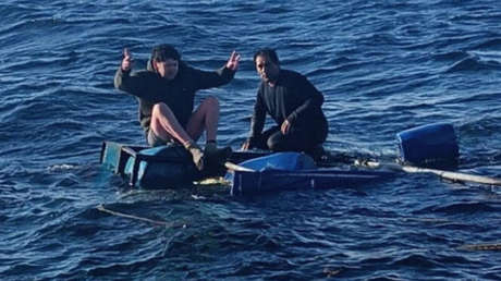 Pescadores chilenos sobreviven a naufragio flotando en tanques de petróleo