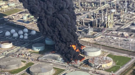 Cierran la tercera refinería más grande de EE.UU. tras un incendio