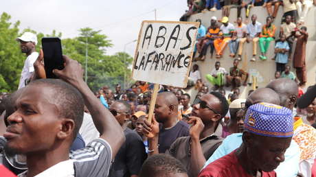 Manifestantes en Níger amenazan con asaltar una base militar francesa si las tropas no abandonan el país en una semana