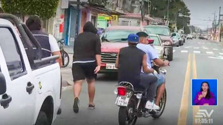 Un equipo periodístico es asaltado mientras se preparaba para informar sobre un atraco en Ecuador