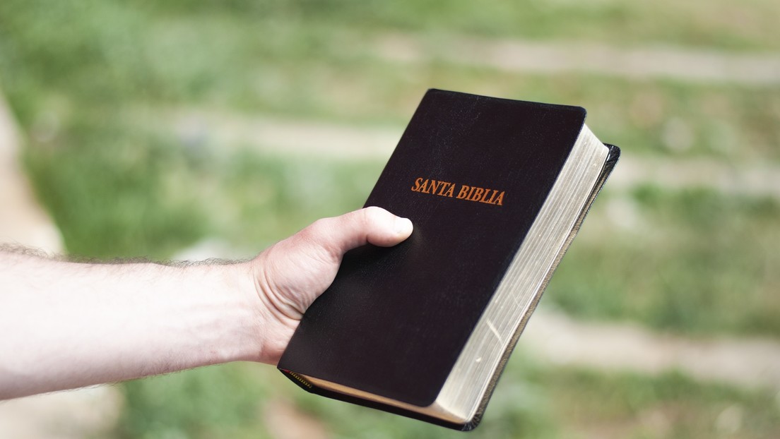 La Aduana argentina detecta 16.800 dólares ocultos en biblias con destino postal a EE.UU.