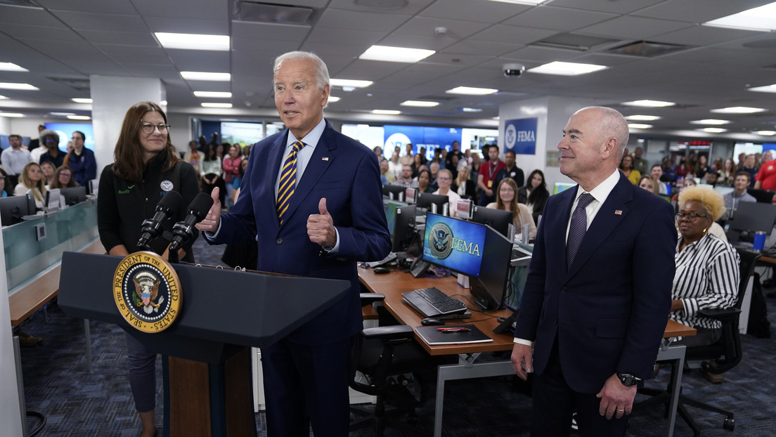 Biden protagoniza momentos incómodos durante un discurso sobre la lucha contra el huracán Idalia (VIDEOS)