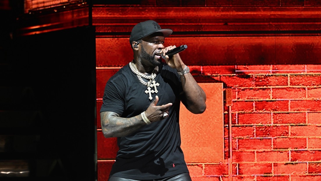 50 Cent tira un micrófono al público en un concierto y hiere a una mujer en la cabeza