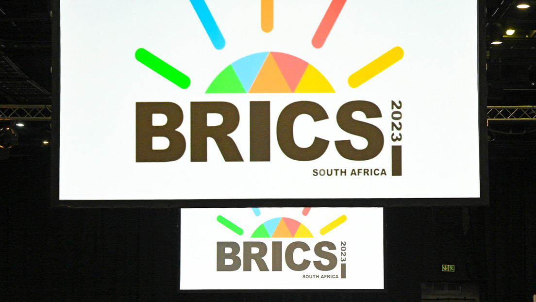 Jeffrey Sachs: El bloque BRICS puede crear una alternativa al dólar