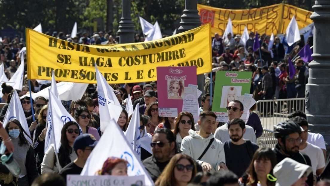 El Colegio de Profesores de Chile depone el paro y prepara "un plan de acción y movilización"