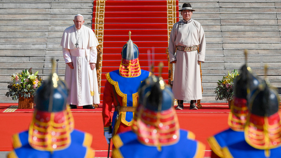 A lo Gengis Kan: Esta nación asiática sin apenas católicos da al papa una bienvenida "digna de un emperador" (FOTOS)