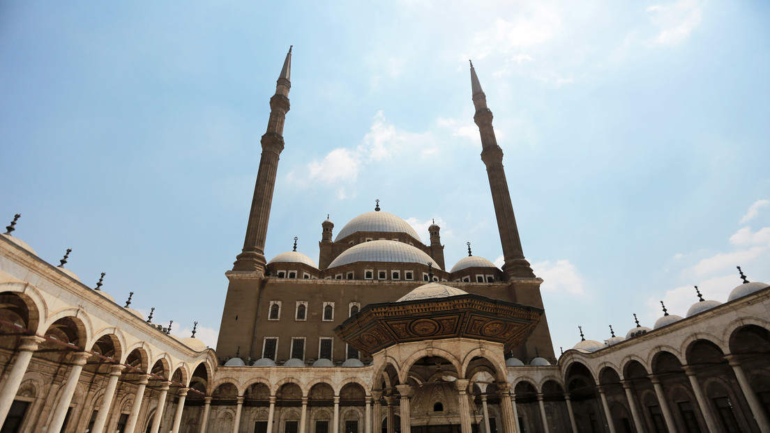 VIDEO: Indignación entre musulmanes por una fiesta de bodas celebrada en una mezquita en Egipto