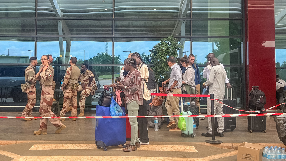 Le Monde: Francia inicia conversaciones sobre la retirada de sus tropas de Níger