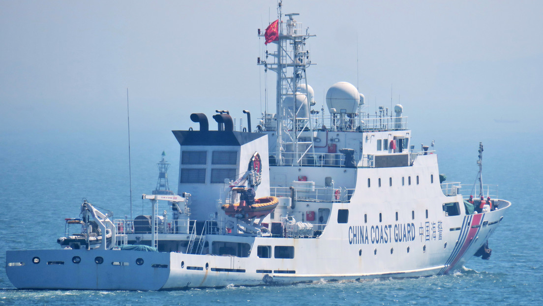 China emite una "severa advertencia" a buques filipinos