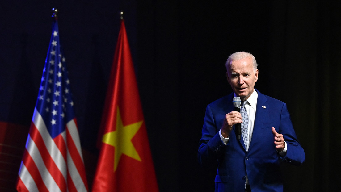 "Buenas tardes, Vietnam": Biden hace referencia a una película sobre la Guerra de Vietnam al visitar este país