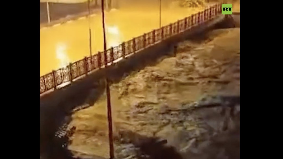 La capital de Libia queda sumergida bajo el agua tras el paso del huracán Daniel (VIDEO)
