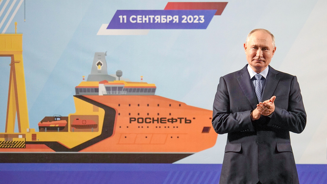 Putin participa en la ceremonia de nombramiento de dos buques cisterna árticos