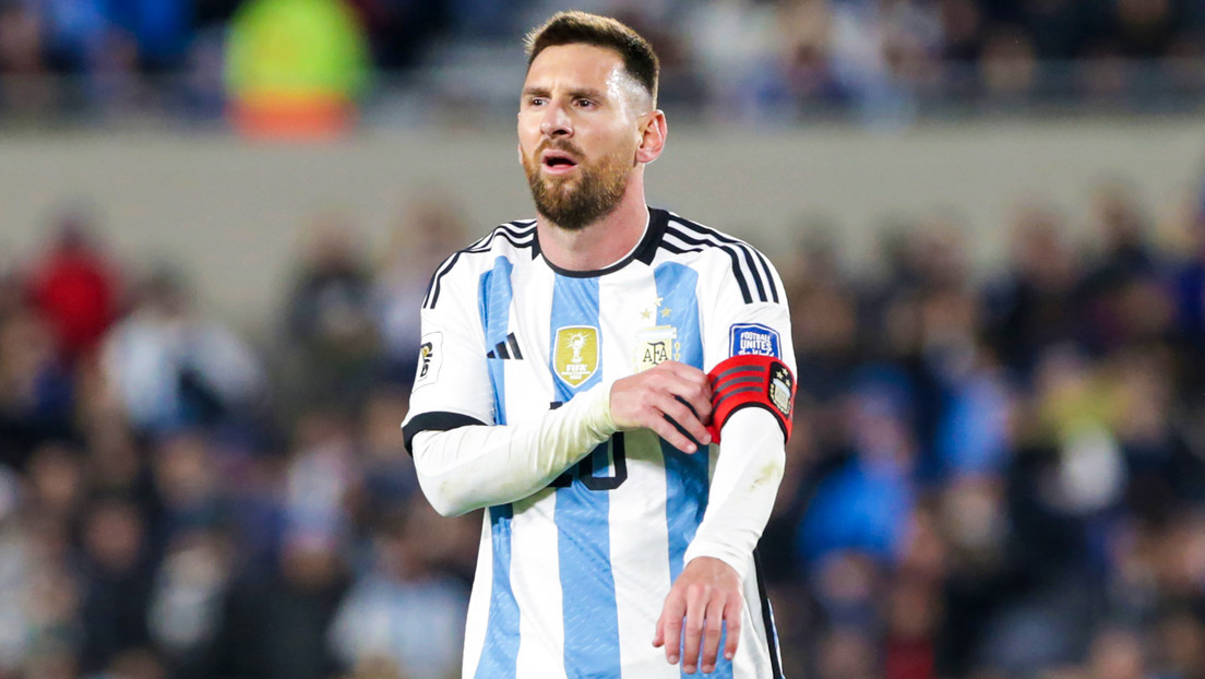 Polémica acusación contra Messi por no cantar el himno de Argentina