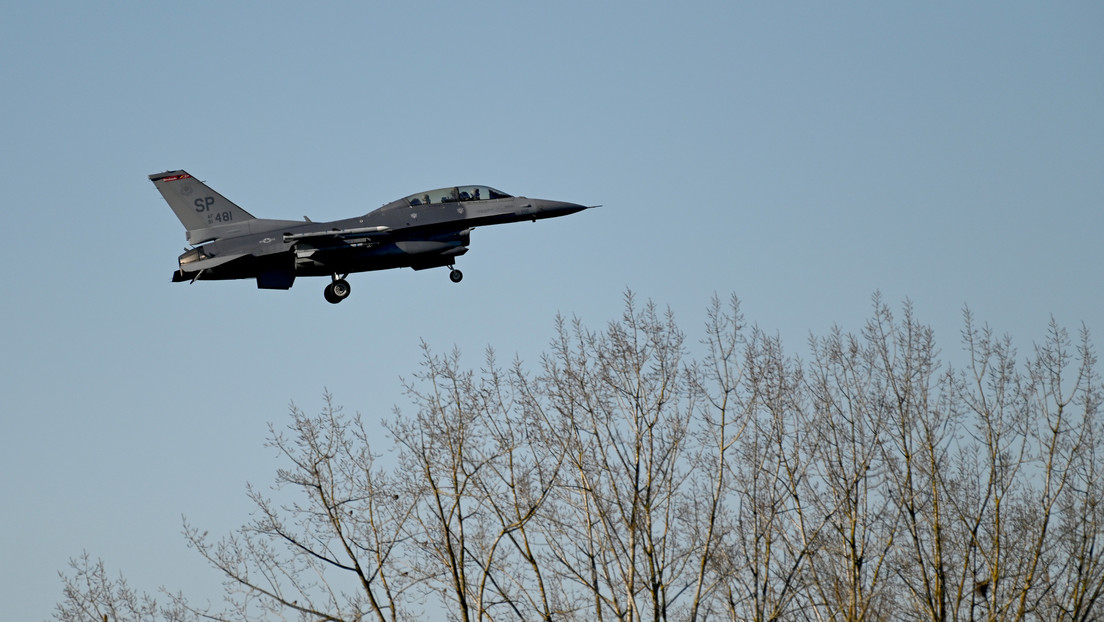 General de EE.UU. revela cuánto durará la formación de pilotos ucranianos con los F-16