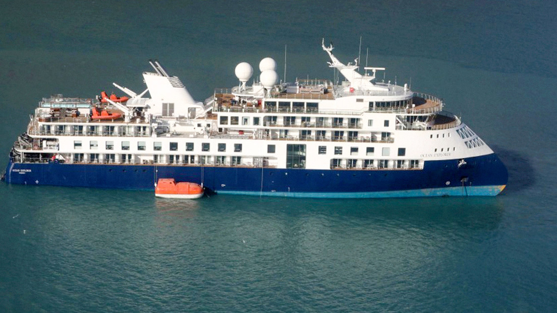 Crucero encalla en Groenlandia con 206 pasajeros a bordo