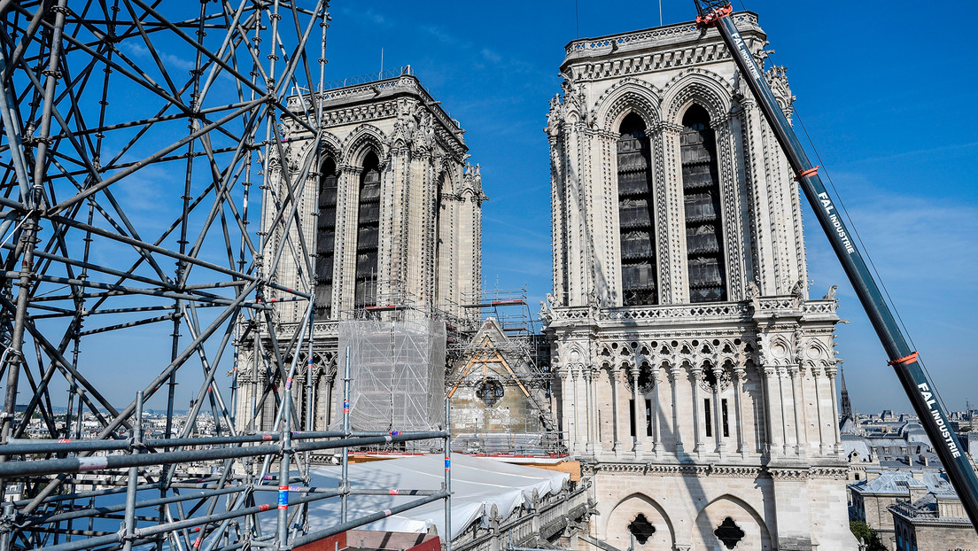 Hallan dos vitrales de la catedral de Notre Dame robados hace 161 años