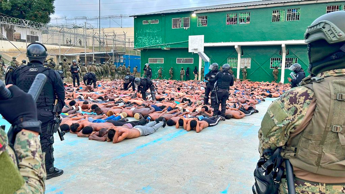 Unos 3.000 policías y militares de Ecuador intervienen dos cárceles en busca de armas y explosivos