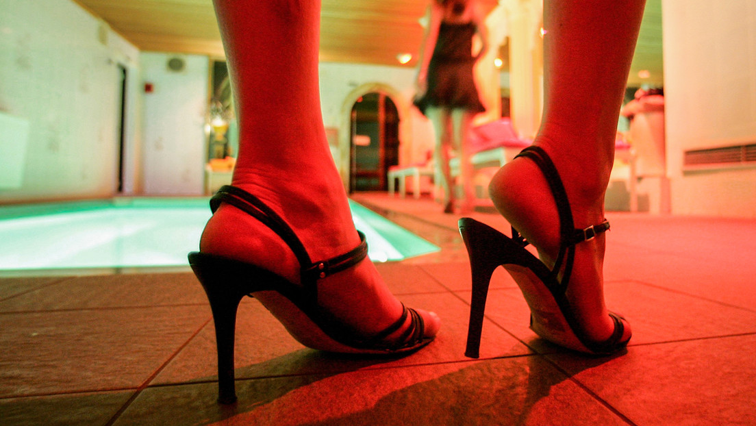 El Parlamento Europeo pide sancionar a proxenetas y clientes de la prostitución