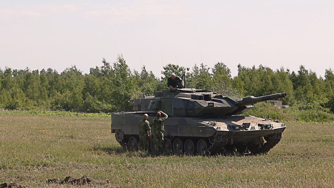 Suecia dona a Kiev diez tanques Stridsvagn 122 con las tripulaciones ucranianas entrenadas