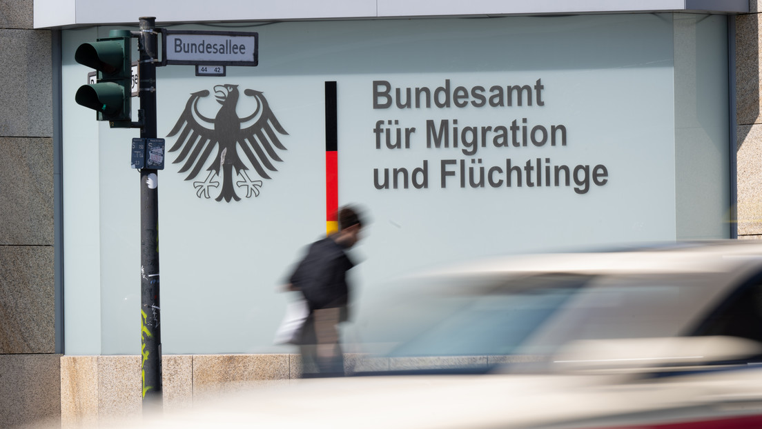 La sede de la Oficina Federal para Migración y Refugiados, Berlín, Alemania
