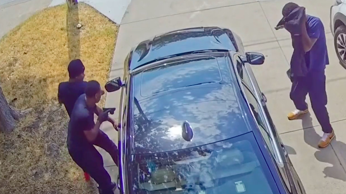 VIDEO: Hombres armados tienden una emboscada a un experto financiero de Texas en un intento fallido de robo 