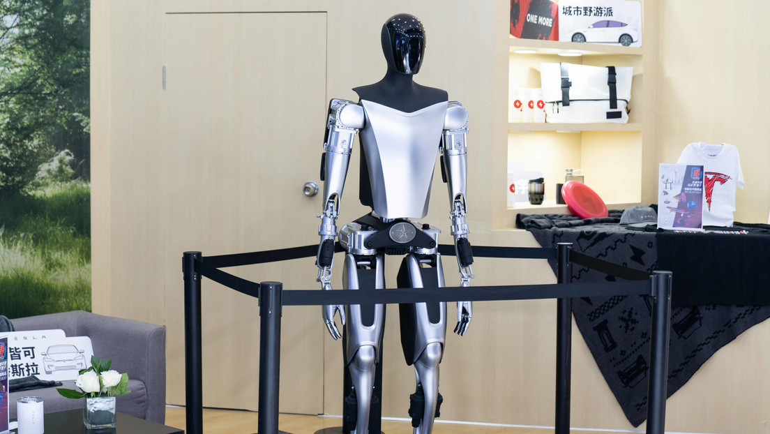 VIDEO: Tesla muestra nuevas funciones de su robot humanoide