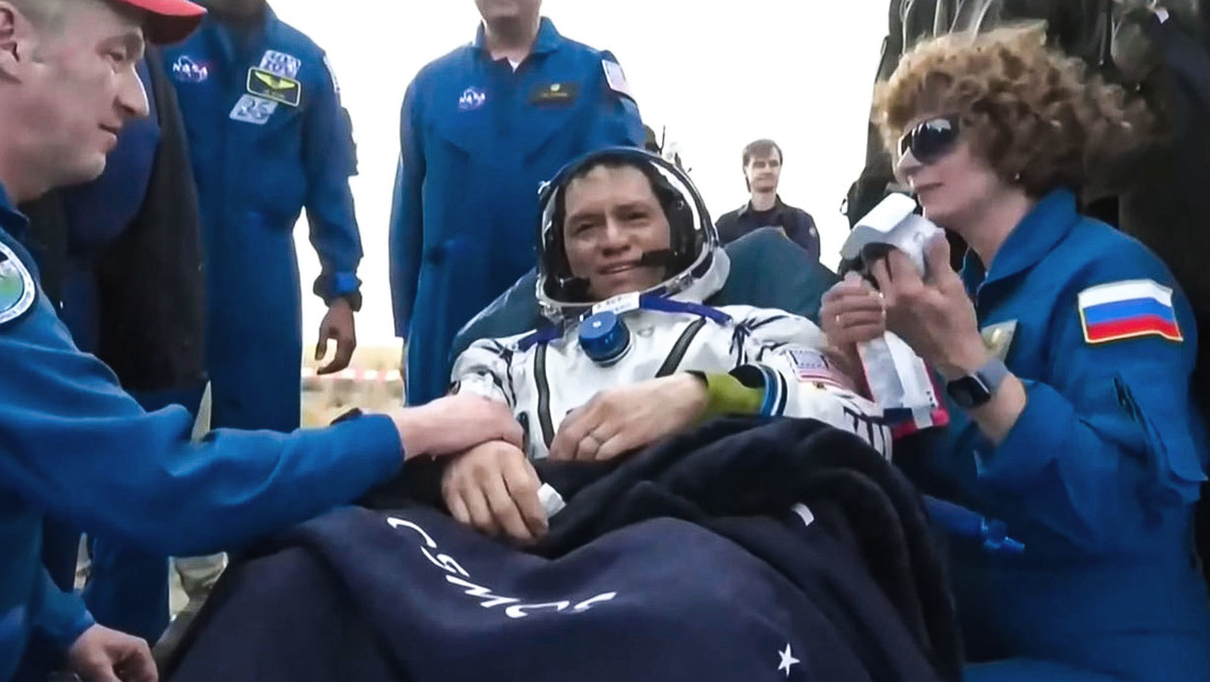 Tres miembros de la tripulación de la EEI regresan a la Tierra tras más de un año en órbita