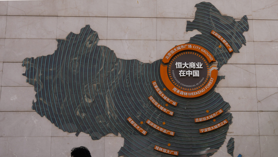 Evergrande suspende cotización en la Bolsa de Hong Kong tras reportes de que su presidente está bajo vigilancia
