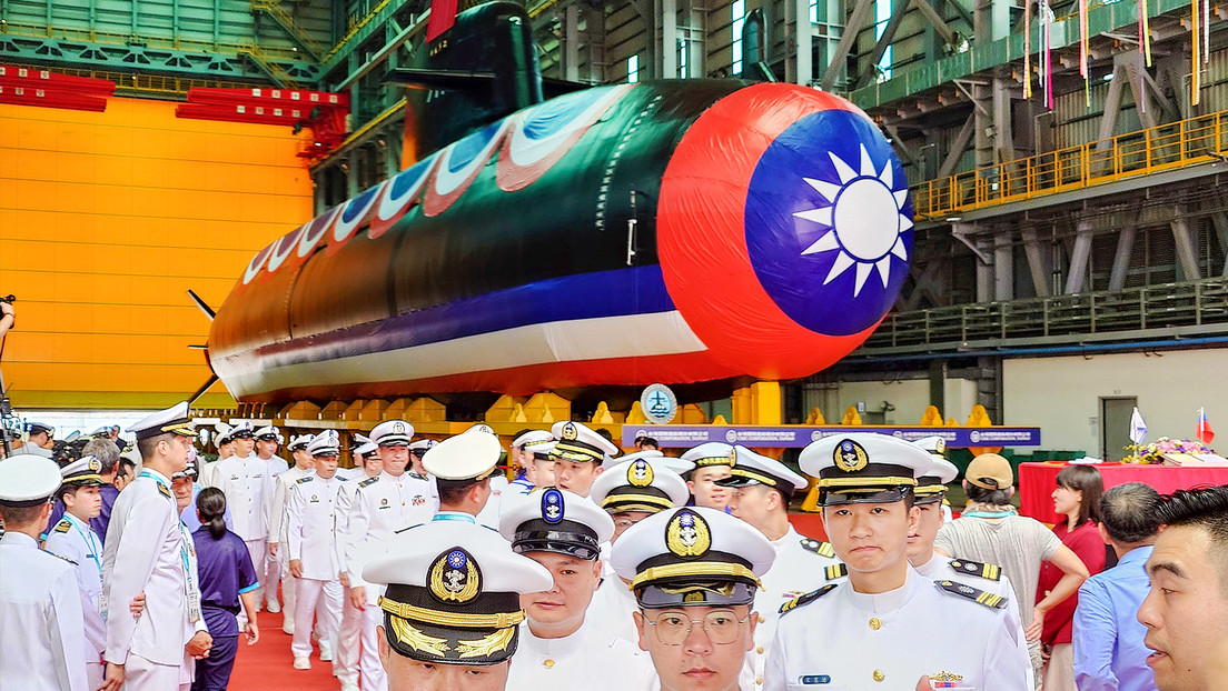 Taiwán bota su primer submarino de fabricación propia